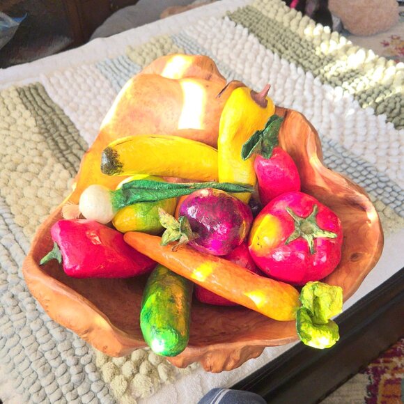 13 Piece Vintage Handcrafted Realistic Life Size Paper Mache Fruit & Vegetables - Picture 5 of 11